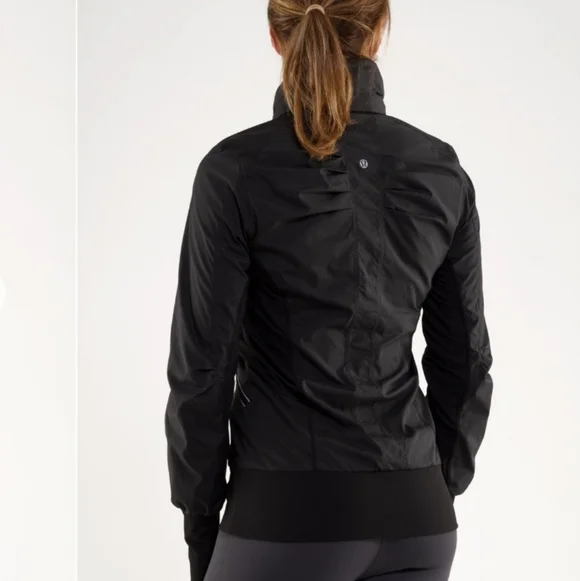Lululemon Run: Back On Track Long Sleeve Jacket. Black. Hood. Size 4. - Picture 2 of 13